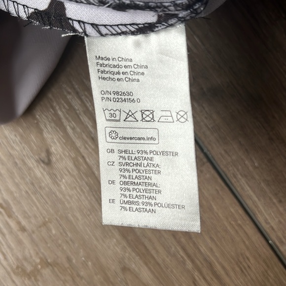 H&M Abstract Print Midi Dress w/ pockets - Picture 4 of 4